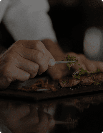 Ресторан
с изысканной кухней
на территории